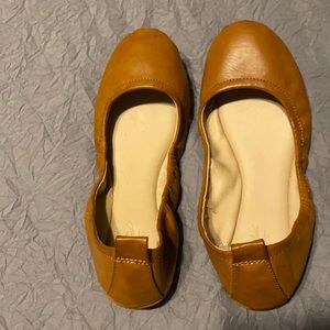 Brown leather ballet flat shoes